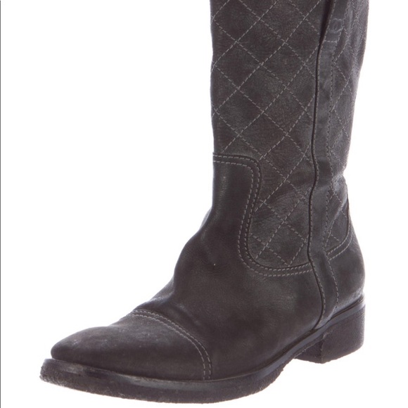CHANEL quilted leather boots - Picture 6 of 6